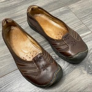 Keen leather flats